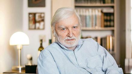 Detailverliebt. Bora Ćosić in seiner Charlottenburger Wohnung.