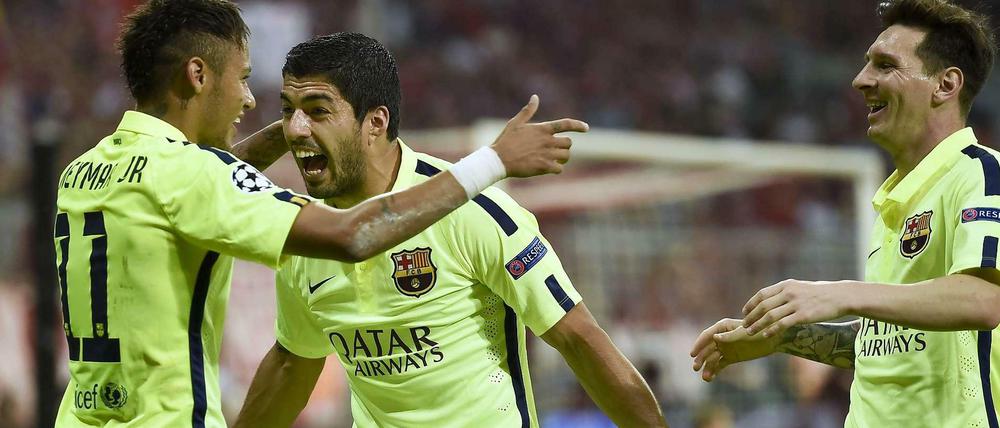 Messi (r.), Suarez (m.) und Neymar oder auch: Die hellsten Lichter im europäischen Fußball in den grellsten Trikots des europäischen Fußballs.