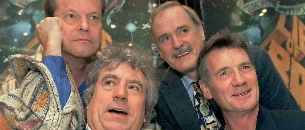 Satiriker und Publikumsmagneten: Vier Monty Pythons im Jahr 2009 vor einem Plakat für den Film "Life of Brian", der auch in der Kreuzberger Passionskirche gezeigt wurde.