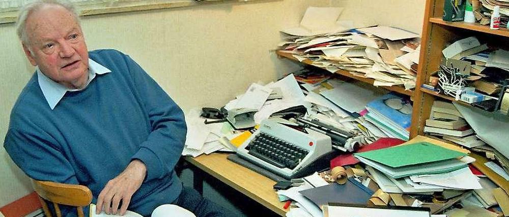 Odo Marquard an seinem Arbeitsplatz, 2005.