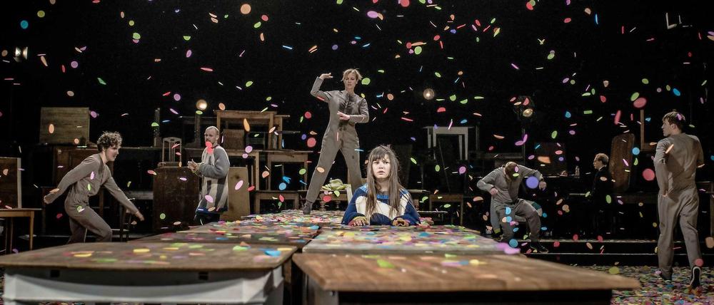 Szene aus Christopher Rüpings Theateradaption des Dogmafilms "Das Fest" im Schauspiel Stuttgart.