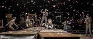 Szene aus Christopher Rüpings Theateradaption des Dogmafilms "Das Fest" im Schauspiel Stuttgart.