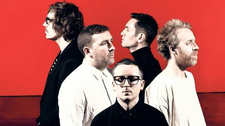 Die etwas andere Rockband. Hot Chip, im Jahr 2000 in London gegründet, kreuzen Indiepop mit Dancemusik. 