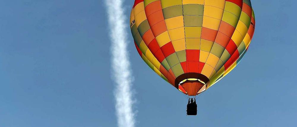 Bei einer Ballonfahrt kommen die Flieger dem Himmel ganz nah.
