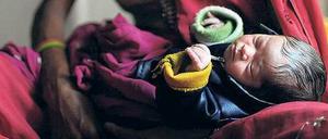 Indische Mutter mit Baby
