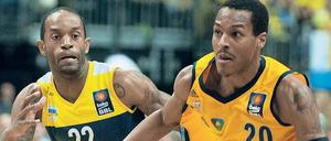 Bleib mal weg. Die Berliner um Renfroe (r.) entrissen Jenkins und den Oldenburgern am Sonntag noch den Sieg.