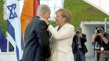 Auch wenn sich Benjamin Netanjahu und Angela Merkel politische wenig zu sagen haben, funktioniert das deutsch-israelische Verhältnis.