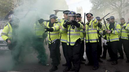 Proteste vor dem Wohnsitz des britischen Premierministers in der Downing Street in London.