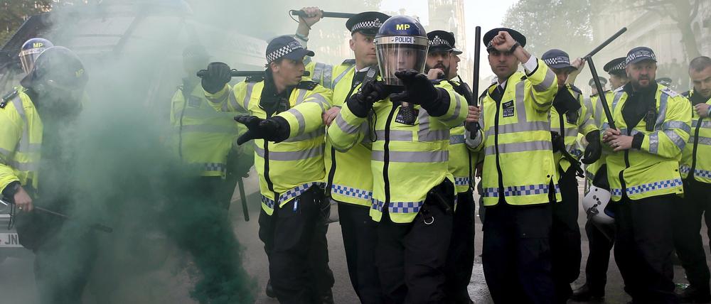 Proteste vor dem Wohnsitz des britischen Premierministers in der Downing Street in London.