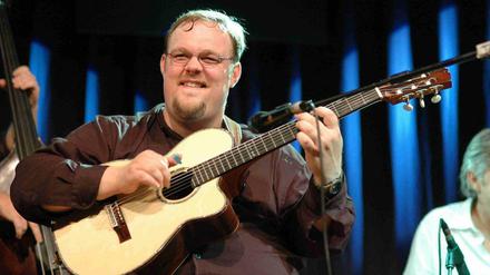 Fliegende Finger: Richard Smith aus Nashville ist ein Virtuose an der Akustikgitarre.