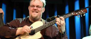 Fliegende Finger: Richard Smith aus Nashville ist ein Virtuose an der Akustikgitarre.