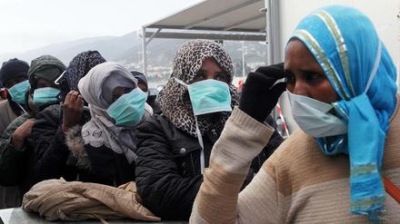 Schutzsuchende. Flüchtlinge vor der griechischen Küste.