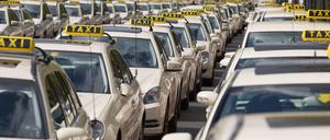 Im Service-Stau. Manche Berliner Taxis stinken, einige Fahrer schimpfen und kennen die einfachsten Wege nicht. Das zumindest berichten Tagesspiegel-Leser.