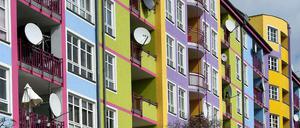 Bunt und teuer. Die ortsübliche Mieten werden bisher falsch berechnet – sagt zumindest das Amtsgericht in erster Instanz. Für Mieter könnte das teuer werden.