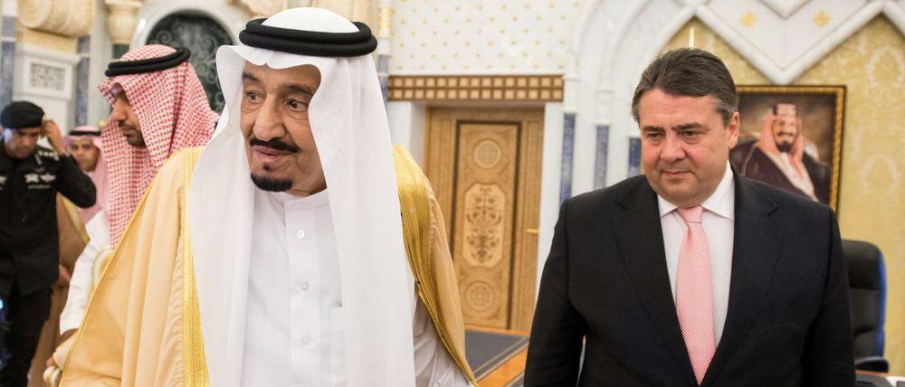 Wirtschaftsminister Sigmar Gabriel im März beim Staatsbesuch beim König und Premierminister von Saudi-Arabien, Salman bin Abdelasis al-Saud.
