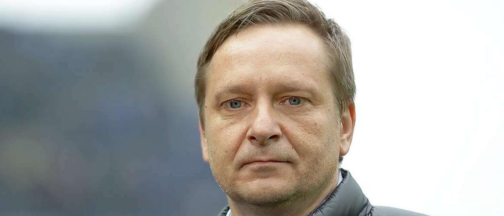 Greift jetzt durch. Horst Heldt ist bei Schalke neuerdings auch Hauptfeldwebel.