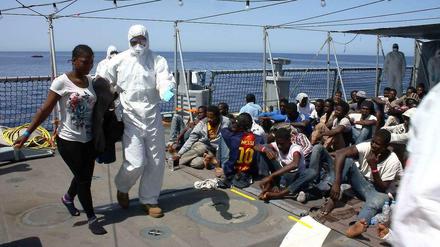 Mehr als 200 Menschen nahm die Fregatte "Hessen" am Donnerstag an Bord