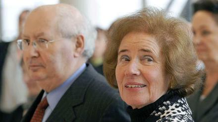 Beate und Serge Klarsfeld bei einer Veranstaltung im Jahr 2009. Nun werden beide mit dem Bundesverdienstkreuz geehrt.