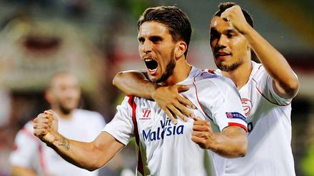 Sevillas Daniel Carrico feiert seinen Treffer.