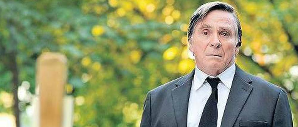 Benedikt Sattler (Elmar Wepper) hat seine Frau an den Krebs verloren. Seine Trauer ist mörderisch.