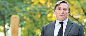 Benedikt Sattler (Elmar Wepper) hat seine Frau an den Krebs verloren. Seine Trauer ist mörderisch. 