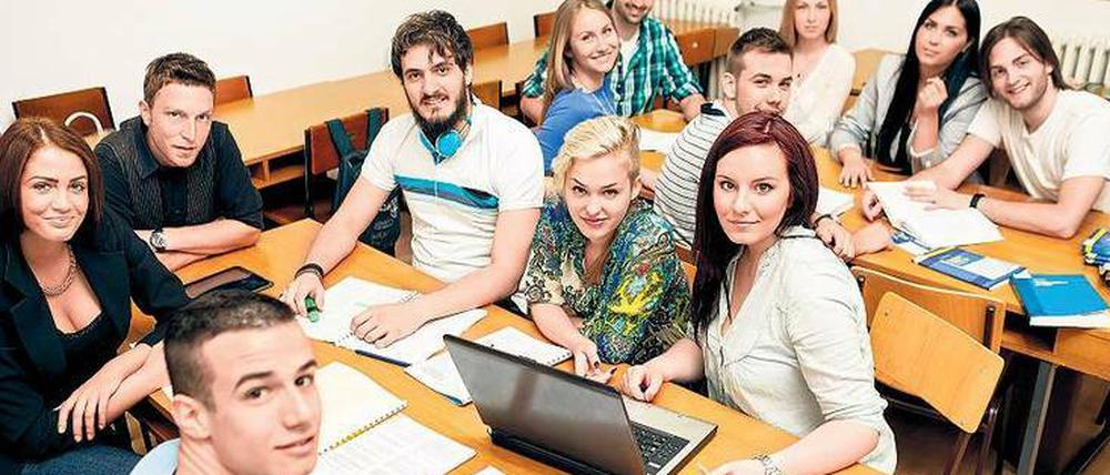 Lernen im Unterricht. Ob Logopäde, Tierpfleger oder Florist – viele Ausbildungen finden in Berufsfachschulen statt. 