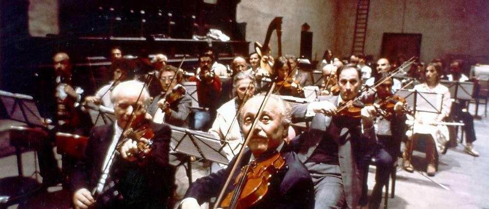 Szene aus Federico Fellinis Film "Orchesterprobe" (1978).