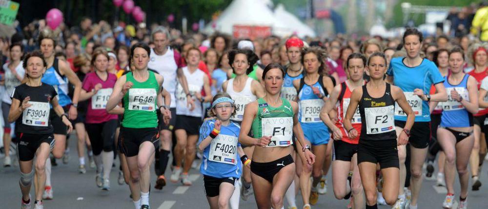 Alle am Start: 16.000 Frauen nehmen am Frauenlauf teil.