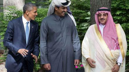 Barack Obama mit Scheich Tameem bin Hamad Al Thani, Emir von Qatar (Mitte), und dem Innenminister Saudi-Arabiens, Kronprinz Mohammed bin Nayef bin Abdulaziz Al Saud