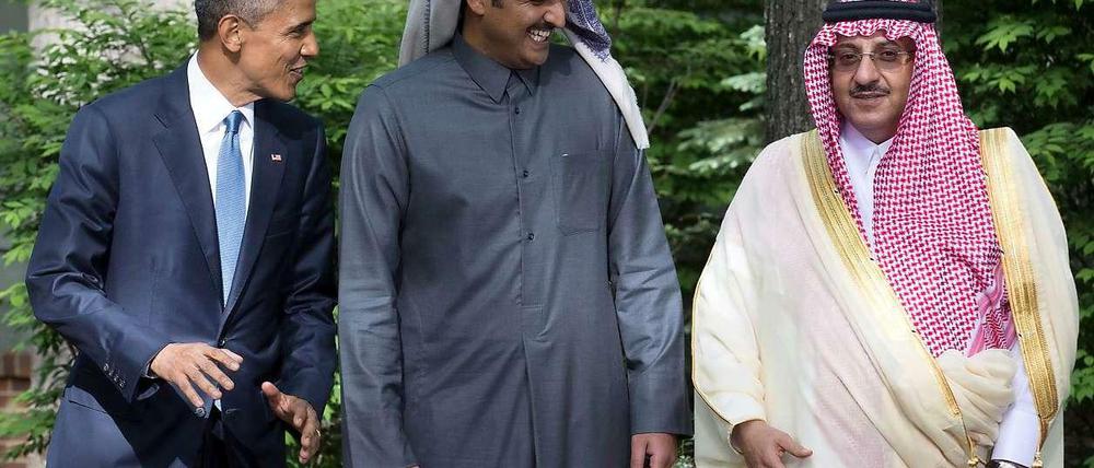 Barack Obama mit Scheich Tameem bin Hamad Al Thani, Emir von Qatar (Mitte), und dem Innenminister Saudi-Arabiens, Kronprinz Mohammed bin Nayef bin Abdulaziz Al Saud