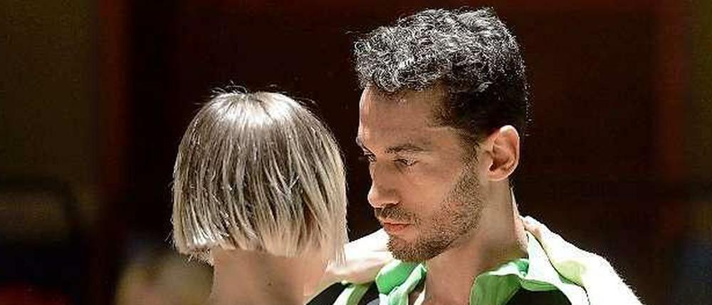 Er führt, sie folgt: Die Choreografie "La salle" von Toula Limnaios.