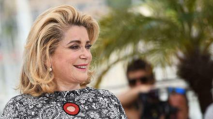 Catherine Deneuve gestern in Cannes beim Photocall zu ihrem neuen Film "La tête haute", in dem sie eine Jugendrichterin spielt.