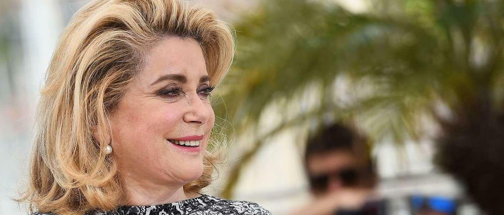 Catherine Deneuve gestern in Cannes beim Photocall zu ihrem neuen Film "La tête haute", in dem sie eine Jugendrichterin spielt.