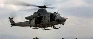 Ein UH-1Y Huey in Einsatz in Nepal. Ein Hubschrauber dieses Typs wurde nach einem Hilfseinsatz vermisst. Das Wrack ist am Freitag an der Grenze zu China gefunden worden. 