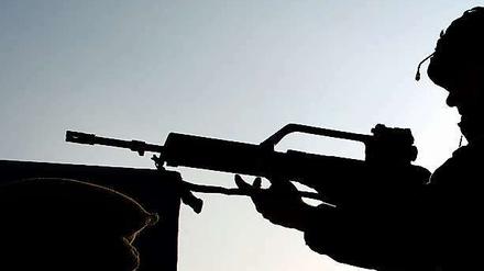 Im Schatten. Mit dem G36 fingen die Probleme an - doch es gibt noch weitere in der Bundeswehr.