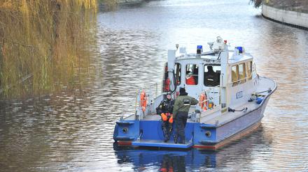 Die Rauchbombe flog am Herrentag: Drei Polizisten wurden leicht verletzt.