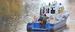 Die Rauchbombe flog am Herrentag: Drei Polizisten wurden leicht verletzt.