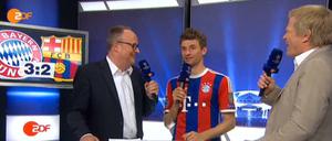 Thomas Müller im ZDF-Studio mit Oliver Welke und Oliver Kahn