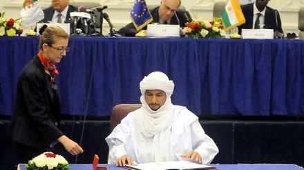 Der Vertreter der Rebellengruppe „Koordination der Bewegungen des Azawad“ (CMA), Bilal Agh Cherif, gab seine vorläufige Zustimmung zu dem Friedensvertrag in Algier.