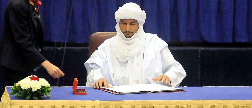 Der Vertreter der Rebellengruppe „Koordination der Bewegungen des Azawad“ (CMA), Bilal Agh Cherif, gab seine vorläufige Zustimmung zu dem Friedensvertrag in Algier.