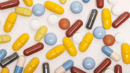 Wer entscheidet über die Zulassung neuer Medikamente? Und auf welcher Grundlage?