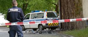 Die rechtsextremen Täter zündeten drei Abfallcontainer an. Der Schaden ist gering.