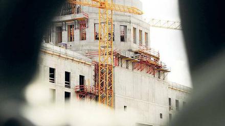 BALD MIT KUPPEL. Am 13. und 14. Juni werden Tausende zum „Tag der offenen Baustelle“ ins Schloss strömen. Über die Pläne für das Humboldt-Forum diskutieren am 16. Juni im Tagesspiegel-Haus Manfred Rettig, Hermann Parzinger, Viola König und Volker Hassemer. 