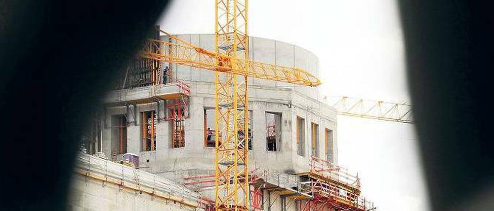 BALD MIT KUPPEL. Am 13. und 14. Juni werden Tausende zum „Tag der offenen Baustelle“ ins Schloss strömen. Über die Pläne für das Humboldt-Forum diskutieren am 16. Juni im Tagesspiegel-Haus Manfred Rettig, Hermann Parzinger, Viola König und Volker Hassemer. 