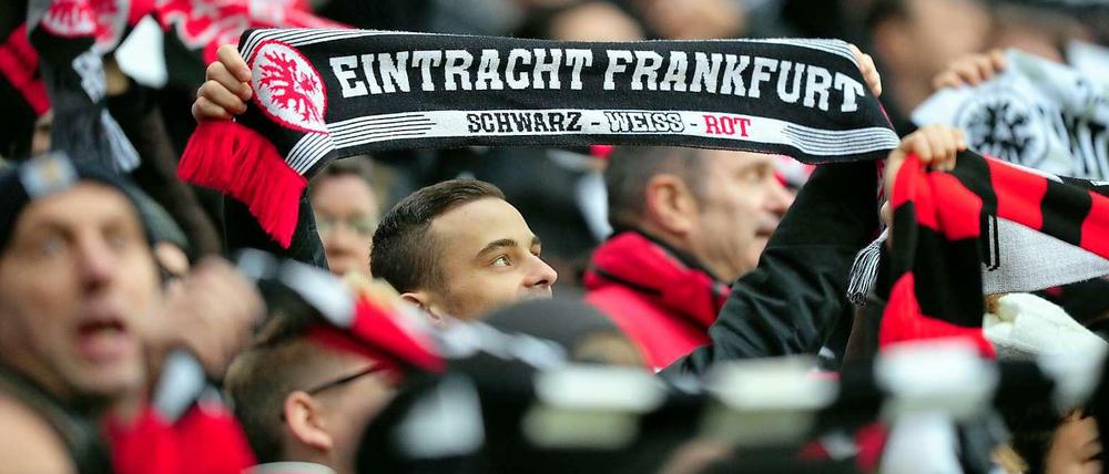Fans von Eintracht Frankfurt bei einem Spiel im Jahr 2013.