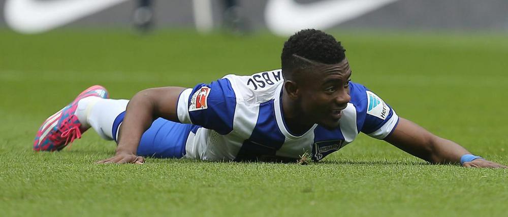 Bauchlandung. Nachdem es Salomon Kalou mit einem lässigen Heber gegen den Frankfurter Torwart probiert hatte und scheiterte, wurde der 29 Jahre alte Ivorer von Mitspielern und Trainer kritisiert.
