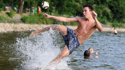 Wie hier Strandbad Uferlos am Möhnesee im Kreis Soest ist die Wasserqualität in Deutschland meist in Ordnung.