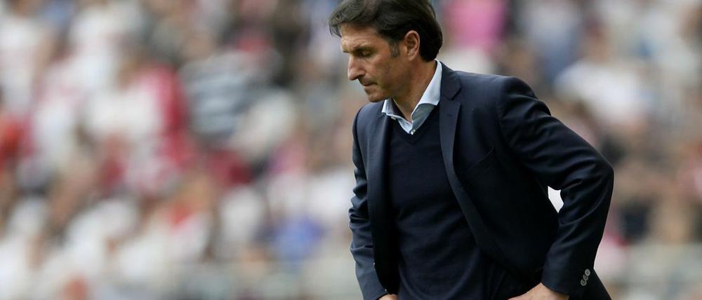 Kaum noch Hoffnung: HSV-Trainer Bruno Labbadia.