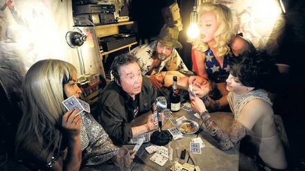 Endspiel. Szene aus „Baal“ vom Münchner Residenztheater in der Regie von Frank Castorf. Die Inszenierung war beim Theatertreffen das letze Mal zu sehen.