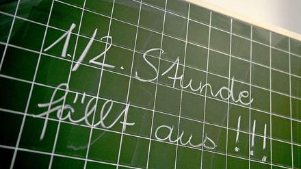 Schluss mit dem Ausfall. Eine Initiative fordert Unterrichtsgarantie und eine Personalausstattung der Schulen von 110 Prozent, um Puffer zu gewährleisten.